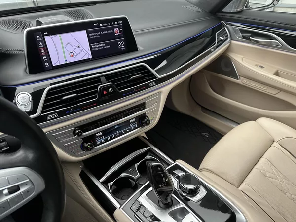 BMW Řada 7 4,4 390kW 750Li xDrive CZ DPH - foto 28