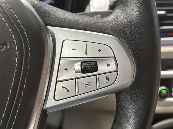 BMW Řada 7 4,4 390kW 750Li xDrive CZ DPH - foto 30