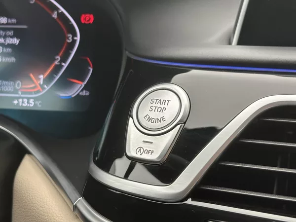 BMW Řada 7 4,4 390kW 750Li xDrive CZ DPH - foto 31
