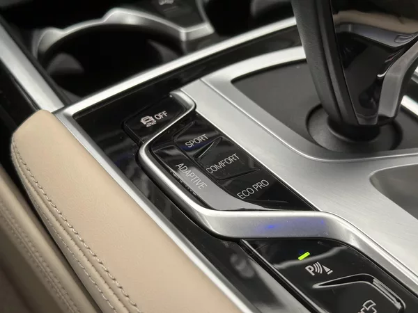 BMW Řada 7 4,4 390kW 750Li xDrive CZ DPH - foto 34