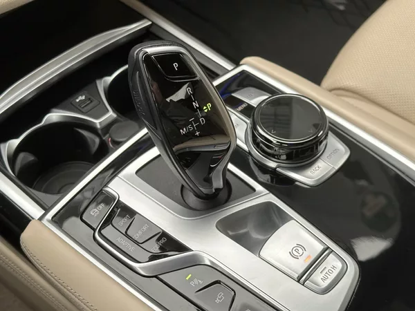 BMW Řada 7 4,4 390kW 750Li xDrive CZ DPH - foto 35
