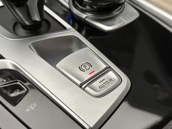 BMW Řada 7 4,4 390kW 750Li xDrive CZ DPH - foto 38