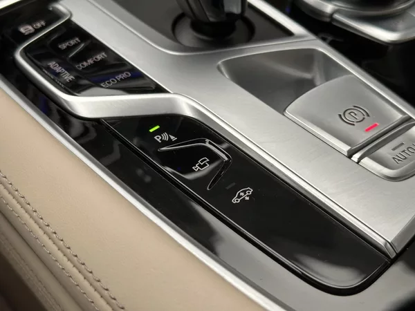 BMW Řada 7 4,4 390kW 750Li xDrive CZ DPH - foto 39