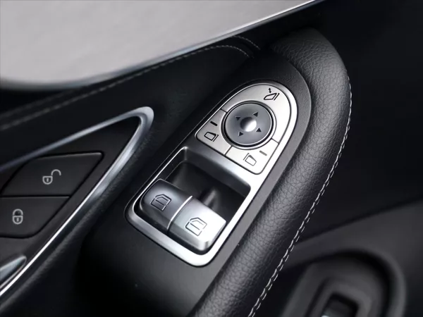 Mercedes-Benz Třídy C 3,0 400 245kW 4Matic AMG - foto 15