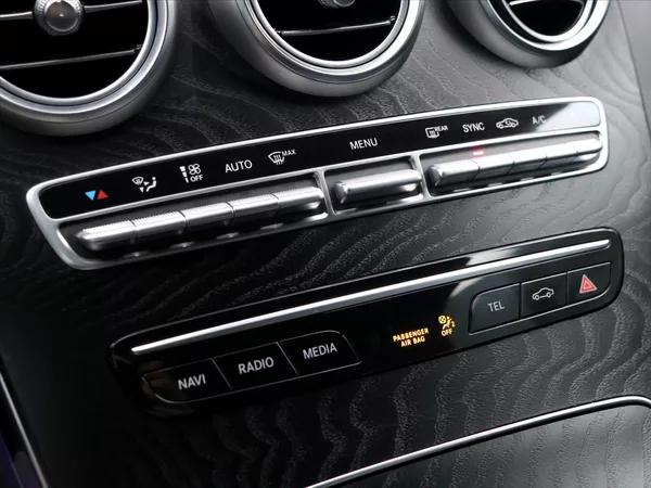 Mercedes-Benz Třídy C 3,0 400 245kW 4Matic AMG - foto 28