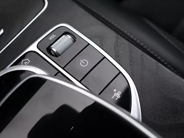 Mercedes-Benz Třídy C 3,0 400 245kW 4Matic AMG - foto 32