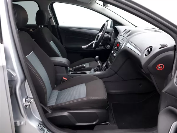 Ford Mondeo 1,6 EB 118kW 1. Maj CZ Tažné - foto 10