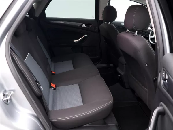 Ford Mondeo 1,6 EB 118kW 1. Maj CZ Tažné - foto 11