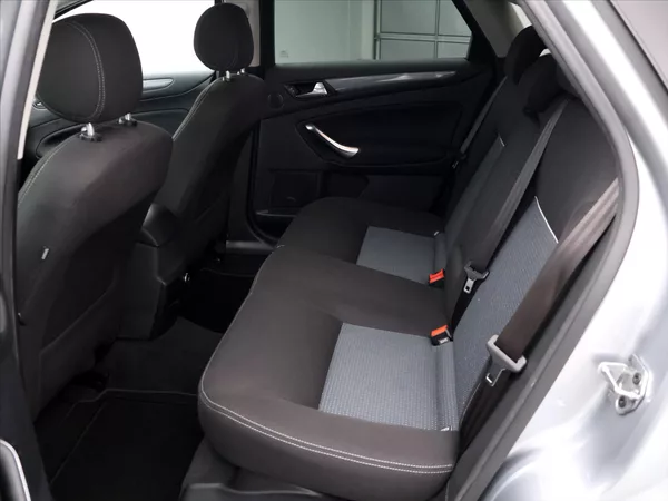 Ford Mondeo 1,6 EB 118kW 1. Maj CZ Tažné - foto 12