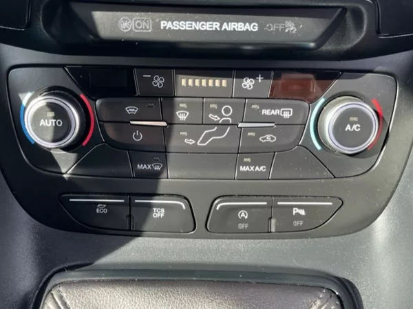 Ford Tourneo Connect 1.5D,74KW,1.MAJ.,CZ,SERVIS,DP - foto 11