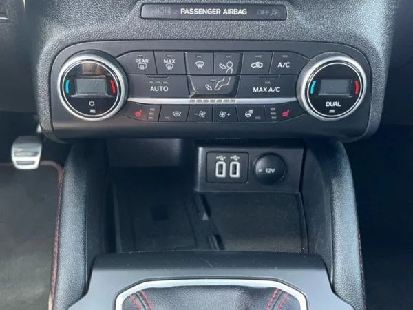 Ford Focus 1,0i,114KW,ST-LINE - foto 11