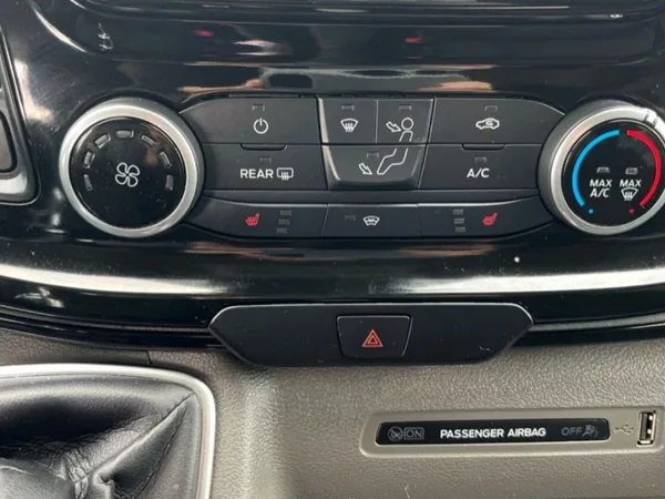 Ford Tourneo Custom 2,0ECOBLUE,77kW,CZ,DPH - foto 11