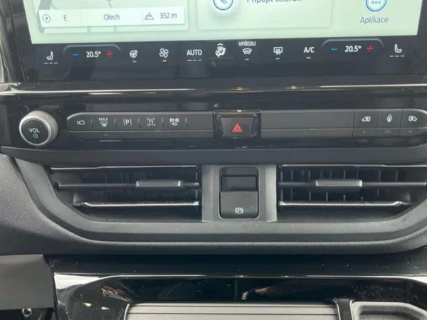 Ford Tourneo Custom 2.5PHEV,171kW,1.MAJ,CZ,DPH,SER - foto 11