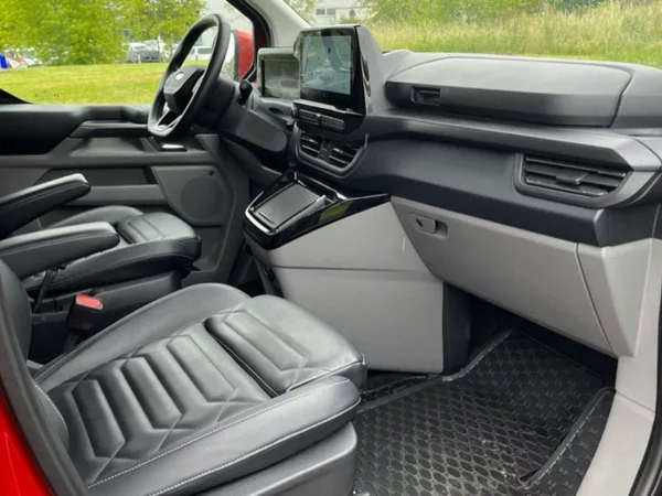 Ford Tourneo Custom 2.5PHEV,171kW,1.MAJ,CZ,DPH,SER - foto 13