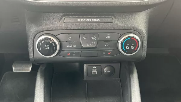 Ford Focus 1,5D,88KW,TITANIUM - foto 11