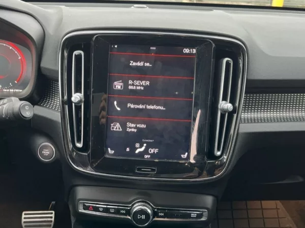 Volvo XC40 2,0i,182kW,1MAJ,CZ,SERVISKA,AW - foto 10