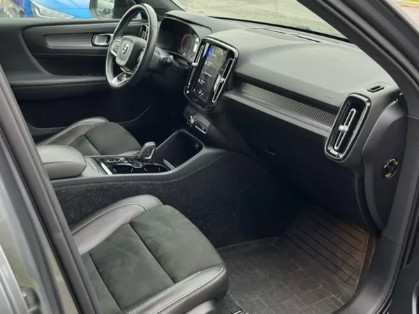 Volvo XC40 2,0i,182kW,1MAJ,CZ,SERVISKA,AW - foto 13