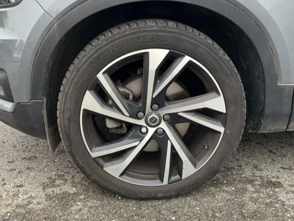 Volvo XC40 2,0i,182kW,1MAJ,CZ,SERVISKA,AW - foto 14
