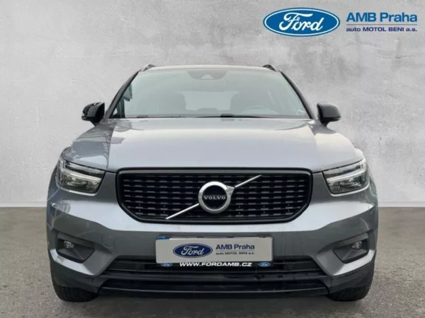 Volvo XC40 2,0i,182kW,1MAJ,CZ,SERVISKA,AW - foto 2