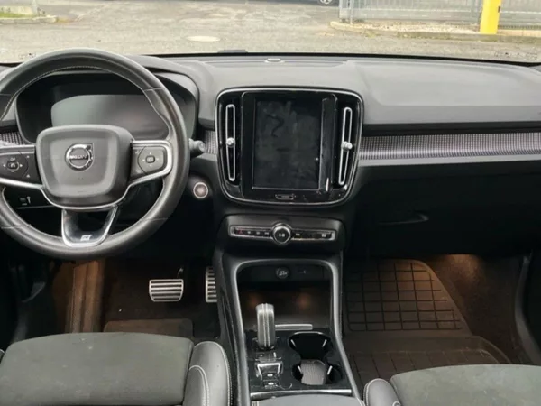 Volvo XC40 2,0i,182kW,1MAJ,CZ,SERVISKA,AW - foto 8