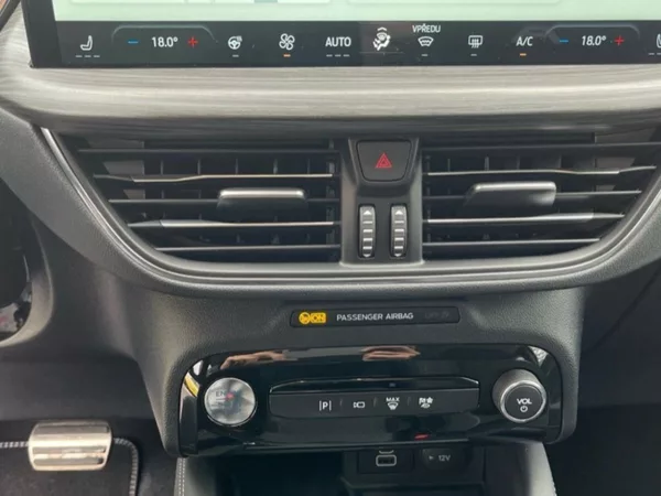Ford Kuga - foto 11