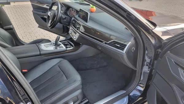 BMW Řada 7 730xDrive - foto 11
