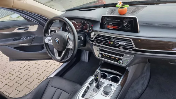 BMW Řada 7 730xDrive - foto 12