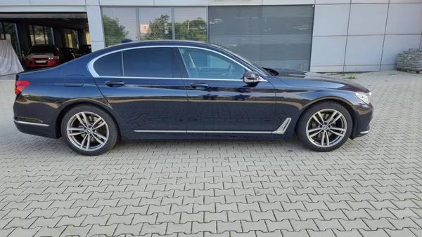 BMW Řada 7 730xDrive - foto 3