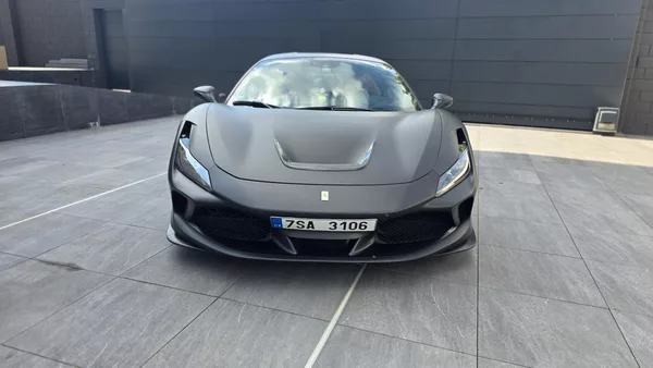 Ferrari F8 SERVIS-PLNÁ ÁRUKA-MAT WRAP