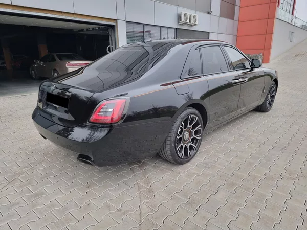 Rolls-Royce Ghost BLACK BADGE NEW MAX VÝBAVA - foto 4