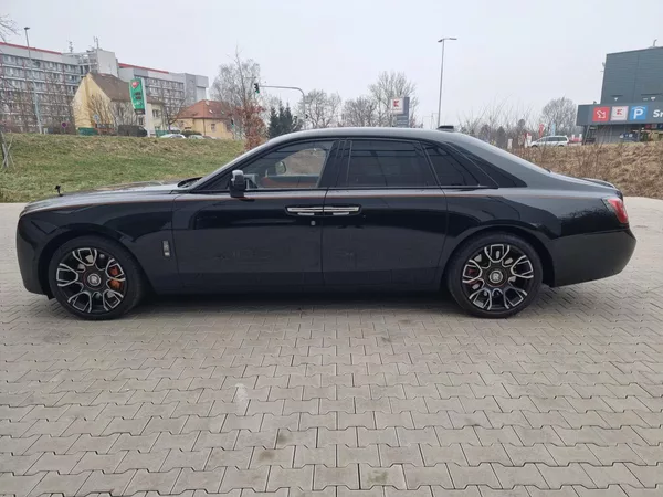 Rolls-Royce Ghost BLACK BADGE NEW MAX VÝBAVA - foto 7