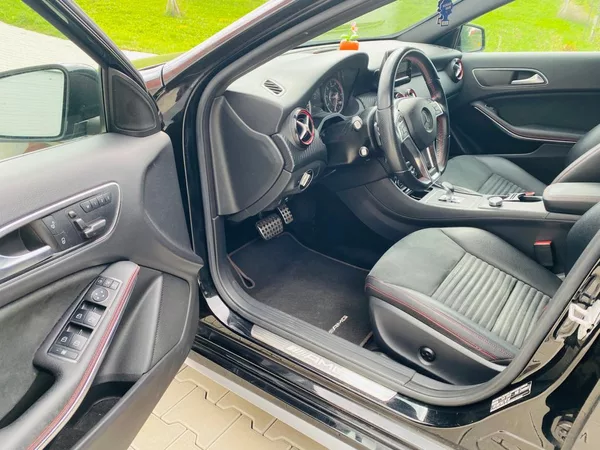 Mercedes-Benz Třídy A AMG A 45 4M - foto 13