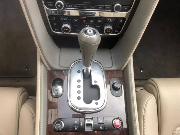 Bentley Continental GTC V8-STAV NOVÉHO VOZU-SERVIS - foto 20