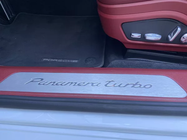 Porsche Panamera TURBO - foto 12