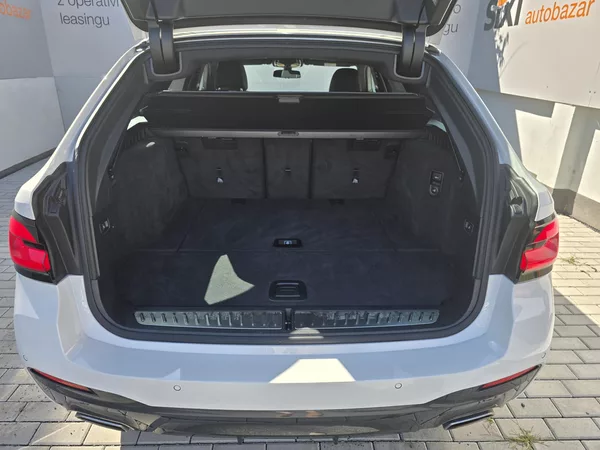 BMW Řada 5 530d xDrive Touring (210 kW) 4 - foto 11