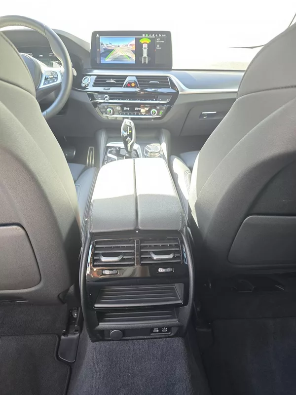 BMW Řada 5 530d xDrive Touring (210 kW) 4 - foto 8