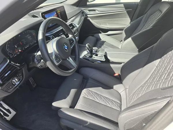BMW Řada 5 530d xDrive Touring (210 kW) 4 - foto 9