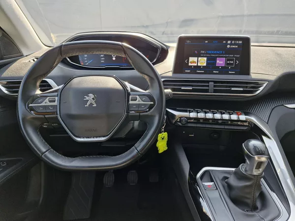 Peugeot 3008 Allure 1,5 BlueHDi (96 kW) - foto 8