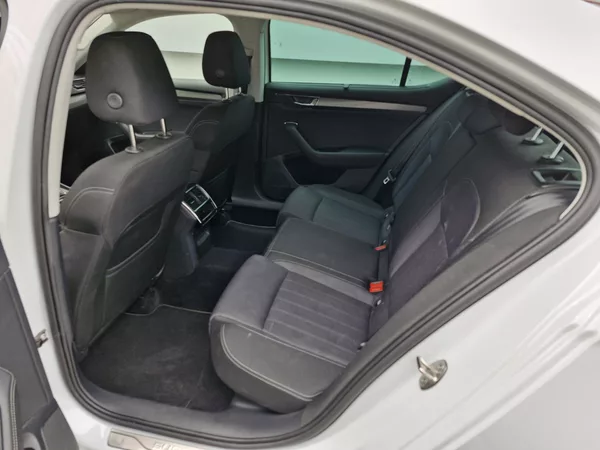 Škoda Superb IIIF Style 2,0 TDI (110 kW - foto 10
