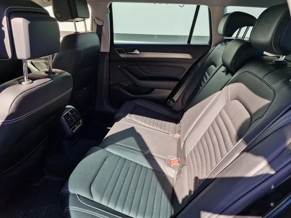 Volkswagen Passat VIII Elegance 2,0 TDI (147 kW) - foto 8