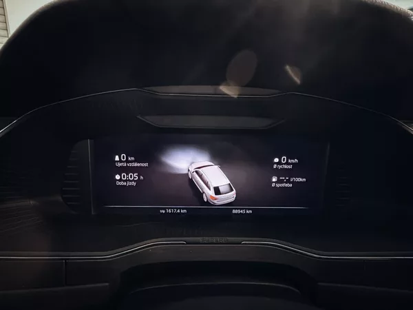 Škoda Superb 2.0 TDI 110kW Style Combi - foto 13