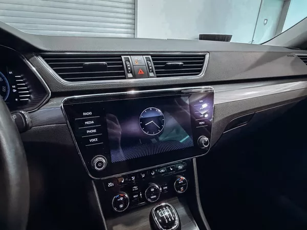 Škoda Superb 2.0 TDI 110kW Style Combi - foto 14