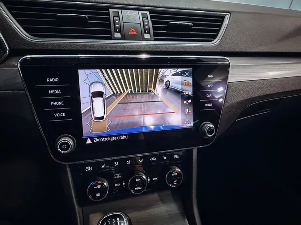 Škoda Superb 2.0 TDI 110kW Style Combi - foto 20