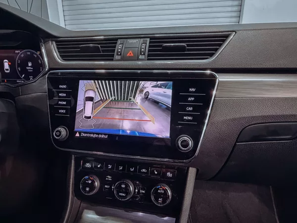Škoda Superb 2.0 TDI 110kW Style Combi - foto 23