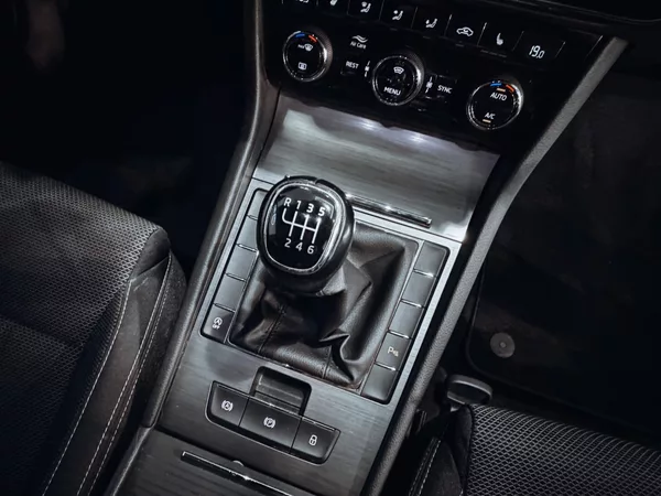 Škoda Superb 2.0 TDI 110kW Style Combi - foto 24