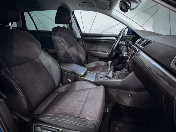 Škoda Superb 2.0 TDI 110kW Style Combi - foto 25