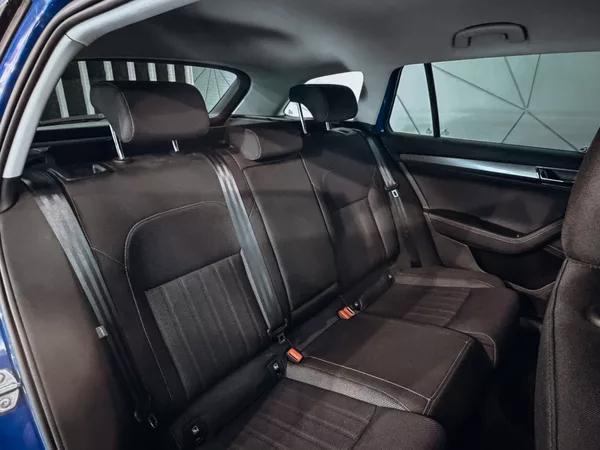 Škoda Superb 2.0 TDI 110kW Style Combi - foto 27