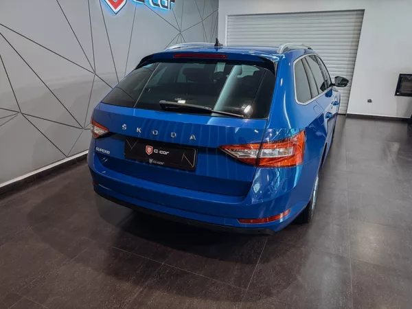 Škoda Superb 2.0 TDI 110kW Style Combi - foto 6