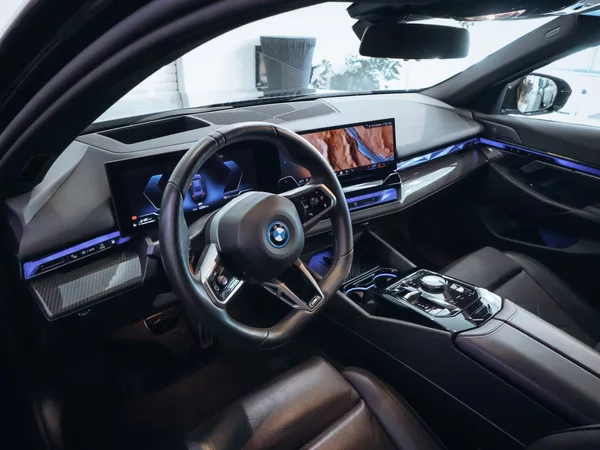 BMW Řada 5 550e xDrive M-sport Touring - foto 11