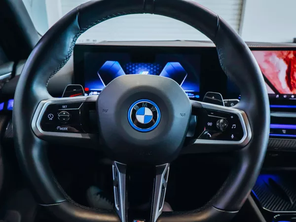BMW Řada 5 550e xDrive M-sport Touring - foto 16
